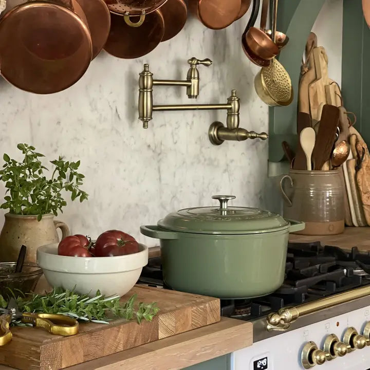 Cast Iron Dutch Oven